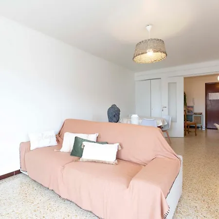 Center Of Spacious Two-bedroom With Terrace And Ac Apartment Antibes