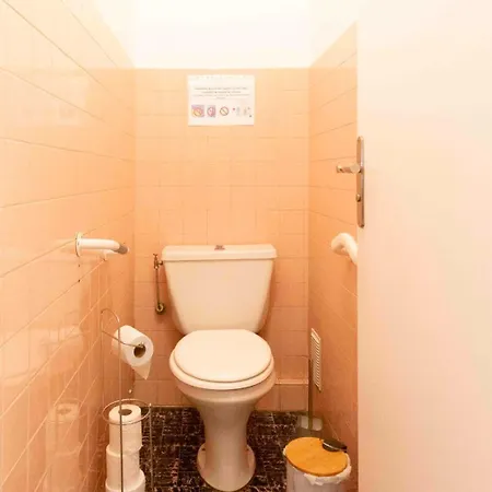 Apartment Center Of Spacious Two-bedroom With Terrace And Ac Antibes