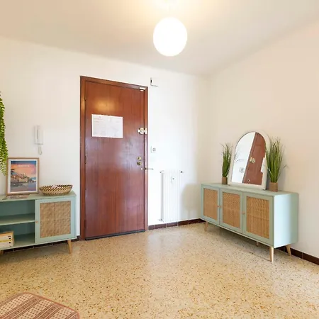 Center Of Spacious Two-bedroom With Terrace And Ac Apartment *