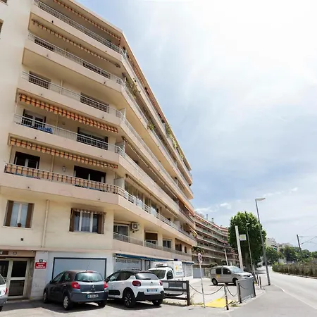 Center Of Spacious Two-bedroom With Terrace And Ac Apartment *